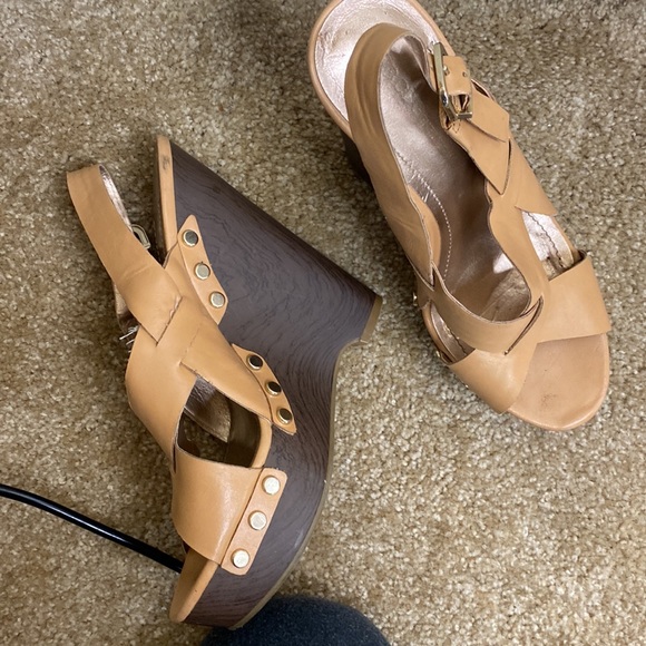 BCBG WEDGE - Picture 4 of 5